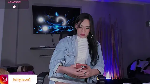 Snapshot of danna_v chatting on October 31, 4:31 am danna v online show from October 31, 4:31 am