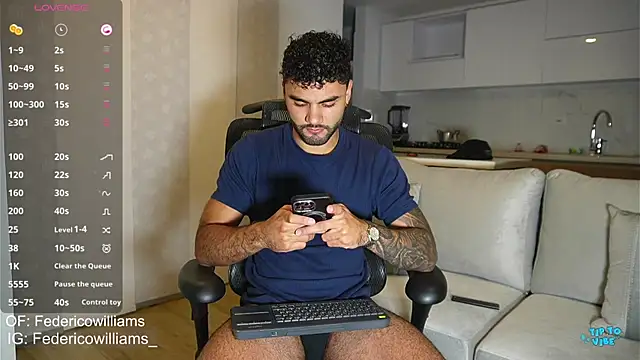 Snapshot of Derek_w chatting on January 29, 3:33 am Derek w online show from January 29, 3:33 am