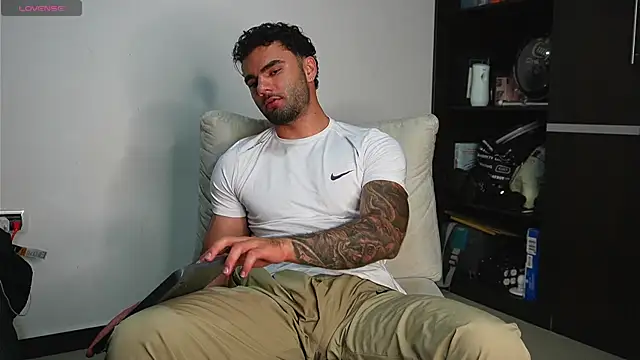 Derek w online show from April 22, 2:51 am