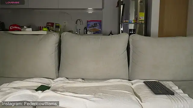 Snapshot of Derek_w chatting on October 1, 2:49 am Derek w online show from October 1, 2:49 am