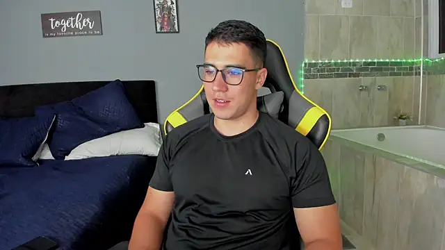 owengray2n online show from February 22, 1:11 am