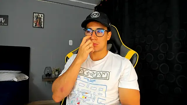 owengray2n online show from September 15, 2:23 am