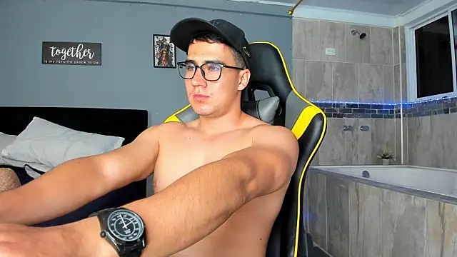 owengray2n online show from January 8, 1:32 am