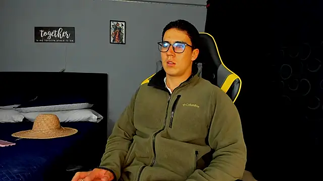 owengray2n online show from September 26, 2:07 am