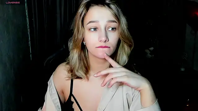 Snapshot of Sinty_Noria chatting on February 19, 1:08 am Sinty Noria online show from February 19, 1:08 am