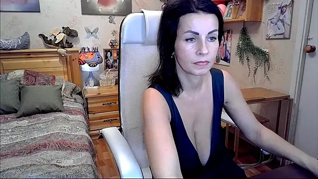 Snapshot of Kendra_Mom chatting on December 5, 5:55 pm Kendra Mom online show from December 5, 5:55 pm