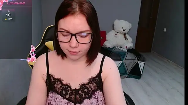 Emily Amorre online show from September 22, 1:11 am