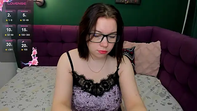 Emily Amorre online show from October 16, 1:36 am