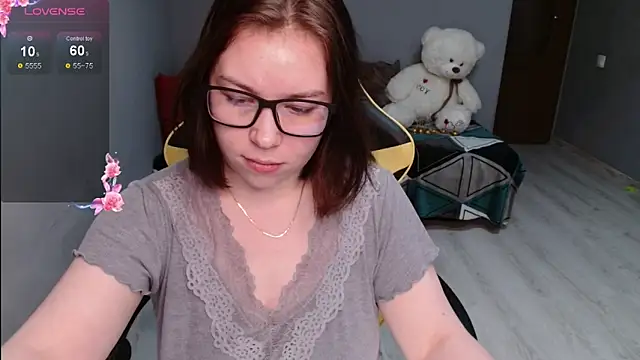 Emily Amorre online show from November 9, 4:00 pm
