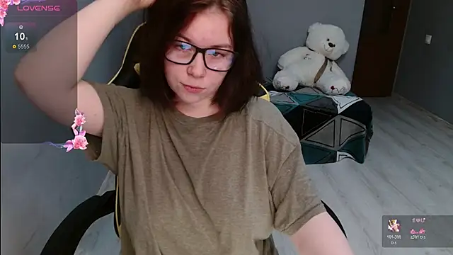 Emily Amorre online show from November 7, 4:44 pm