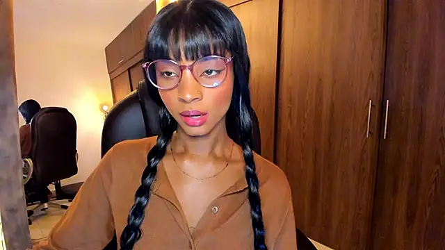 Snapshot of alikahouston4 chatting on October 24, 5:06 am alikahouston4 online show from October 24, 5:06 am