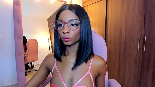 Snapshot of alikahouston4 chatting on February 25, 1:39 am alikahouston4 online show from February 25, 1:39 am