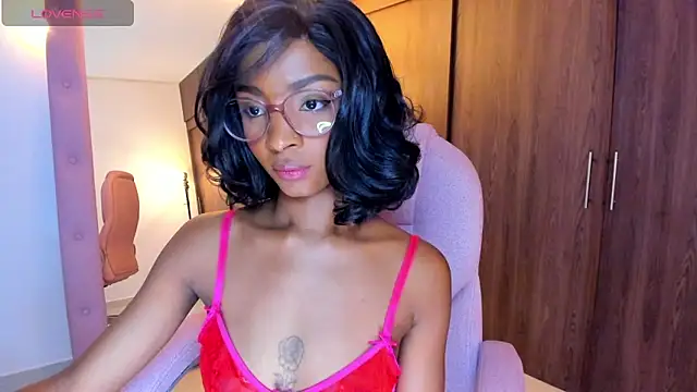 alikahouston4 online show from May 18, 5:34 am