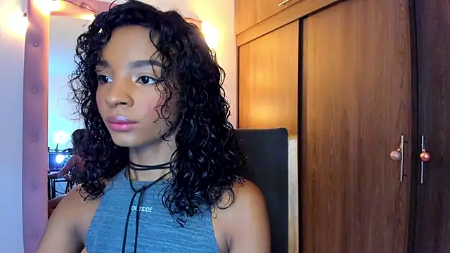 Snapshot of alikahouston4 chatting on December 19, 7:55 am alikahouston4 online show from December 19, 7:55 am