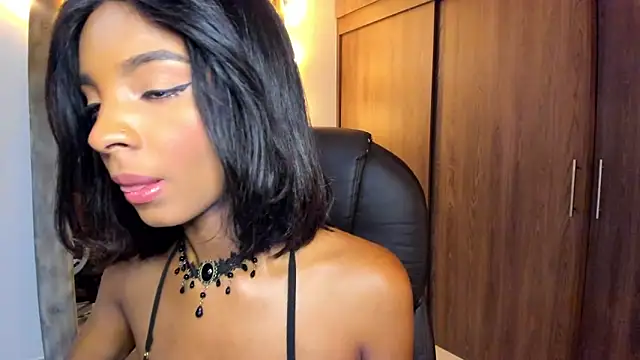 Snapshot of alikahouston4 chatting on November 7, 6:29 am alikahouston4 online show from November 7, 6:29 am