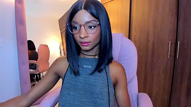 Snapshot of alikahouston4 chatting on February 23, 1:18 am alikahouston4 online show from February 23, 1:18 am