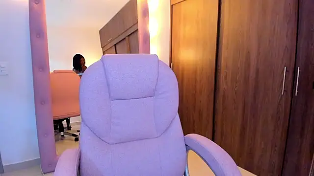 Snapshot of alikahouston4 chatting on February 26, 1:38 am alikahouston4 online show from February 26, 1:38 am