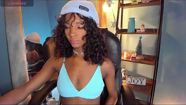 Snapshot of alikahouston4 chatting on December 28, 2:11 am alikahouston4 online show from December 28, 2:11 am