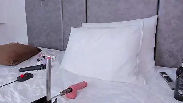 SelenaGmez online show from March 1, 12:10 am