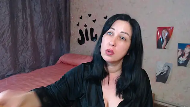 Snapshot of JillStevens chatting on October 31, 12:40 am JillStevens online show from October 31, 12:40 am