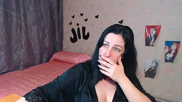 Snapshot of JillStevens chatting on November 1, 12:17 am JillStevens online show from November 1, 12:17 am