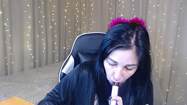 JillStevens online show from February 11, 4:12 am