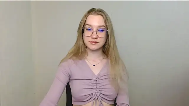 Snapshot of cindi_hot chatting on July 9, 10:59 am cindi hot online show from July 9, 10:59 am