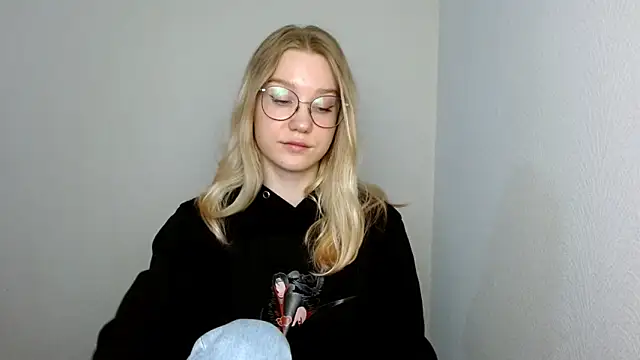 Snapshot of cindi_hot chatting on March 20, 11:27 am cindi hot online show from March 20, 11:27 am