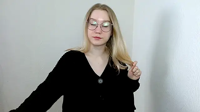 Snapshot of cindi_hot chatting on March 18, 8:39 am cindi hot online show from March 18, 8:39 am