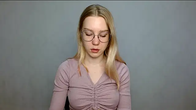 Snapshot of cindi_hot chatting on February 21, 8:18 am cindi hot online show from February 21, 8:18 am