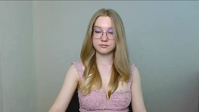 cindi hot online show from April 3, 10:11 am