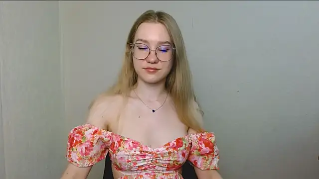 Snapshot of cindi_hot chatting on July 7, 10:19 am cindi hot online show from July 7, 10:19 am