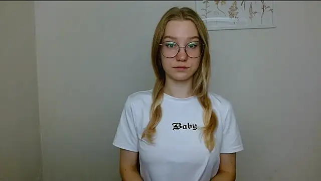 Snapshot of cindi_hot chatting on September 26, 9:05 am cindi hot online show from September 26, 9:05 am