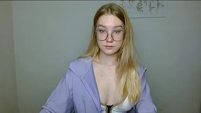 Snapshot of cindi_hot chatting on November 3, 10:08 am cindi hot online show from November 3, 10:08 am