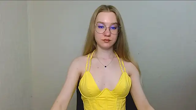 Snapshot of cindi_hot chatting on July 18, 10:35 am cindi hot online show from July 18, 10:35 am