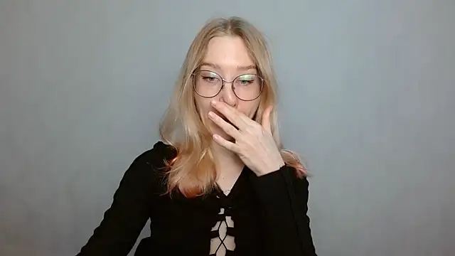 Snapshot of cindi_hot chatting on February 6, 9:00 am cindi hot online show from February 6, 9:00 am