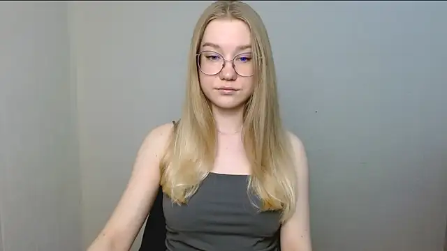 cindi hot online show from April 4, 3:29 pm