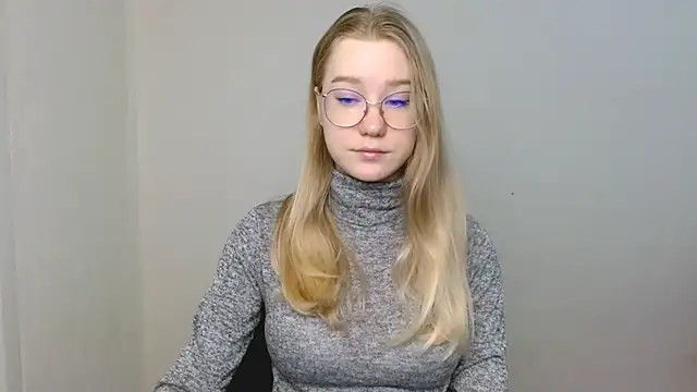 cindi hot online show from April 10, 9:16 am