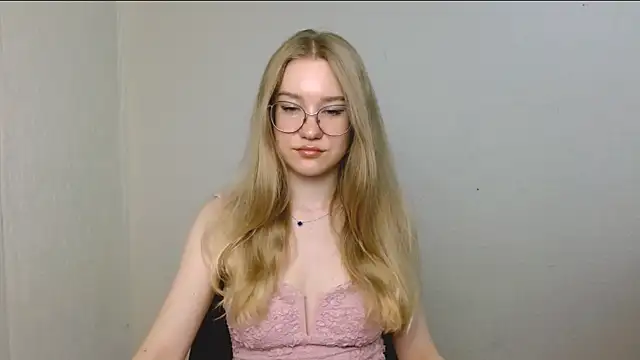 Snapshot of cindi_hot chatting on July 11, 10:26 am cindi hot online show from July 11, 10:26 am