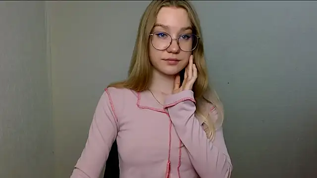 Snapshot of cindi_hot chatting on June 19, 2:34 pm cindi hot online show from June 19, 2:34 pm