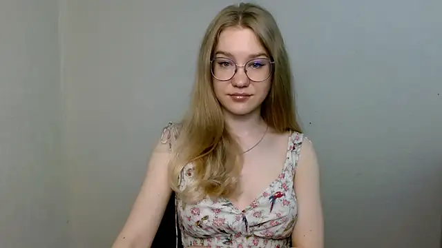Snapshot of cindi_hot chatting on June 9, 10:16 am cindi hot online show from June 9, 10:16 am