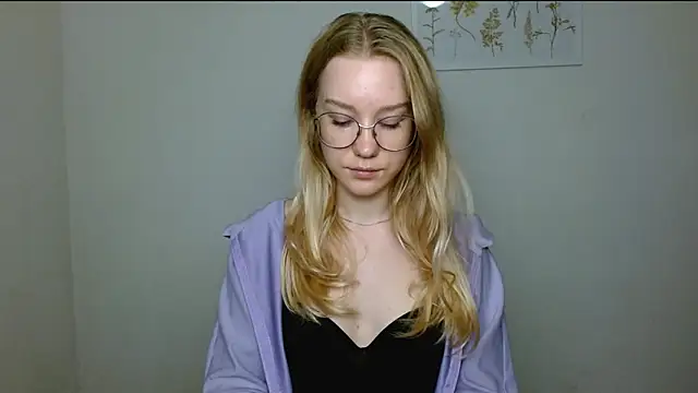 Snapshot of cindi_hot chatting on October 7, 11:44 am cindi hot online show from October 7, 11:44 am