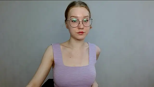 Snapshot of cindi_hot chatting on March 7, 8:34 am cindi hot online show from March 7, 8:34 am