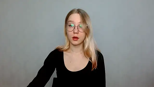 Snapshot of cindi_hot chatting on February 20, 8:17 am cindi hot online show from February 20, 8:17 am