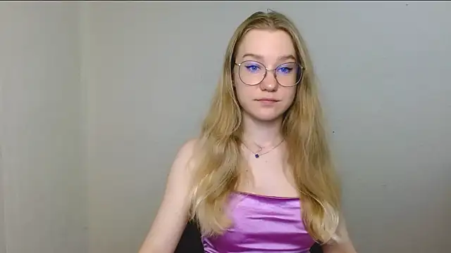 Snapshot of cindi_hot chatting on July 8, 11:55 am cindi hot online show from July 8, 11:55 am