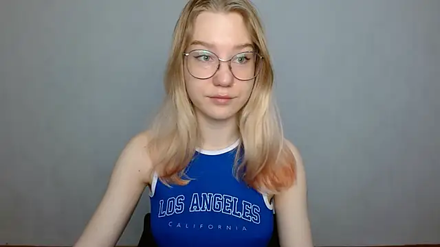 Snapshot of cindi_hot chatting on February 8, 8:42 am cindi hot online show from February 8, 8:42 am