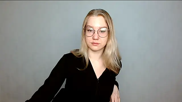 Snapshot of cindi_hot chatting on March 3, 8:30 am cindi hot online show from March 3, 8:30 am