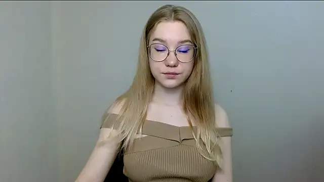 cindi hot online show from April 22, 11:17 am
