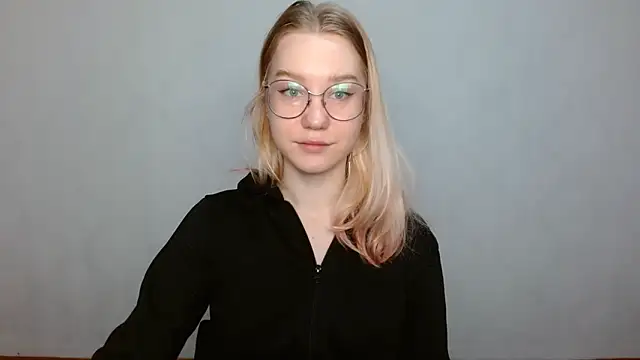 Snapshot of cindi_hot chatting on February 9, 9:37 am cindi hot online show from February 9, 9:37 am