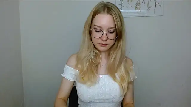 Snapshot of cindi_hot chatting on September 9, 9:30 am cindi hot online show from September 9, 9:30 am